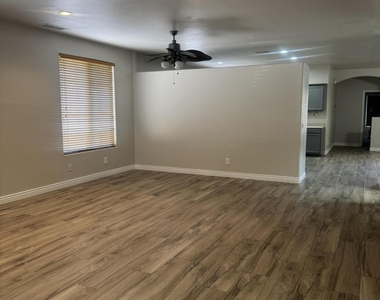 8421 W Mohave Street - Photo Thumbnail 2