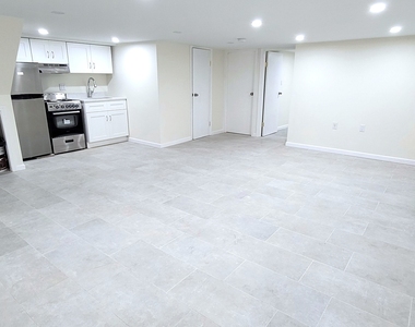170-20 Lithonia Avenue - Photo Thumbnail 3