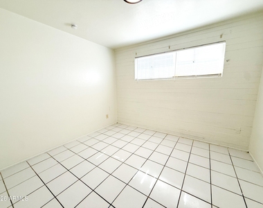 7007 S 8th Street - Photo Thumbnail 10
