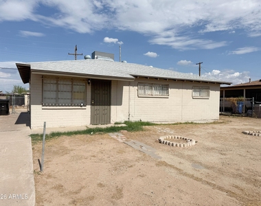7007 S 8th Street - Photo Thumbnail 1