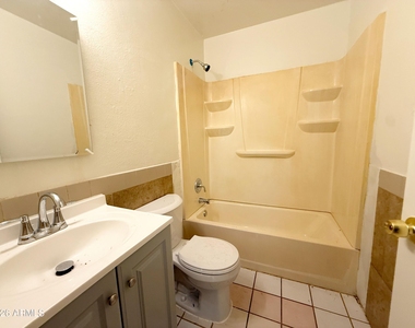 7007 S 8th Street - Photo Thumbnail 12