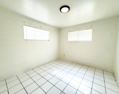 7007 S 8th Street - Photo Thumbnail 6