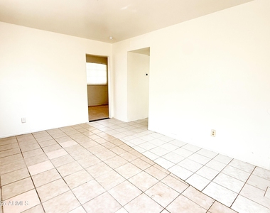 7007 S 8th Street - Photo Thumbnail 2