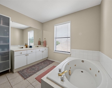 6015 Homestead Court - Photo Thumbnail 14