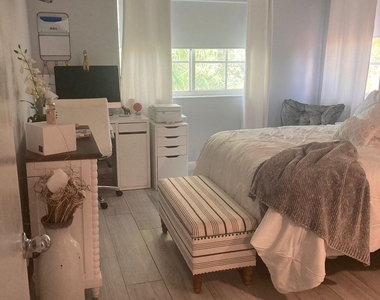 4856 N State Road 7 - Photo Thumbnail 8