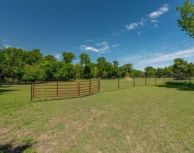 1905 Shady Lane - Photo Thumbnail 6