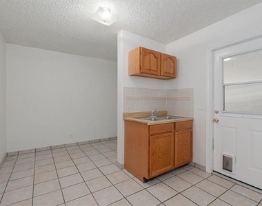 1905 Shady Lane - Photo Thumbnail 26