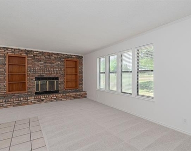 1905 Shady Lane - Photo Thumbnail 9