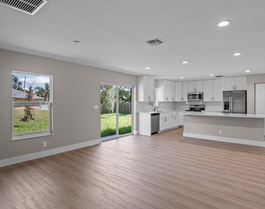 4611 Sunset Boulevard - Photo Thumbnail 5