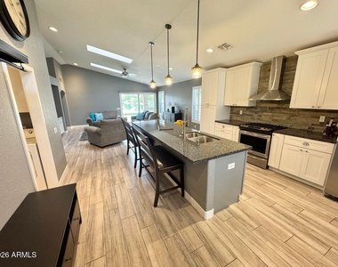 1401 W Blue Ridge Court - Photo Thumbnail 6