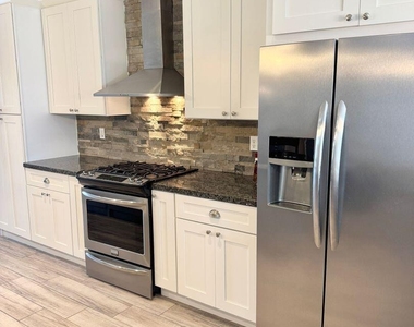 1401 W Blue Ridge Court - Photo Thumbnail 10
