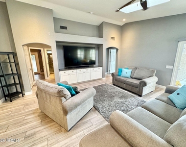1401 W Blue Ridge Court - Photo Thumbnail 17