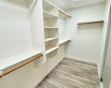 1401 W Blue Ridge Court - Photo Thumbnail 37