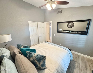 1401 W Blue Ridge Court - Photo Thumbnail 27