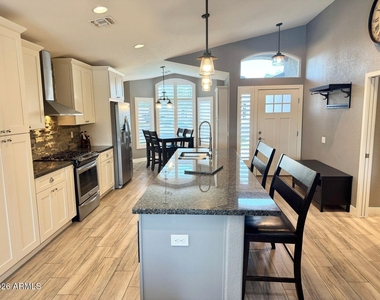 1401 W Blue Ridge Court - Photo Thumbnail 14