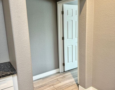 1401 W Blue Ridge Court - Photo Thumbnail 28