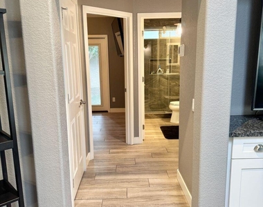 1401 W Blue Ridge Court - Photo Thumbnail 20