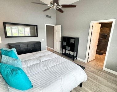 1401 W Blue Ridge Court - Photo Thumbnail 31