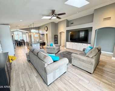 1401 W Blue Ridge Court - Photo Thumbnail 18
