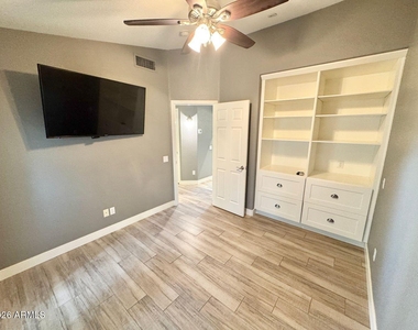 1401 W Blue Ridge Court - Photo Thumbnail 22