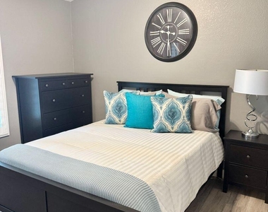 1401 W Blue Ridge Court - Photo Thumbnail 26