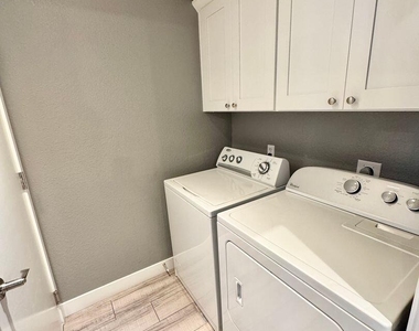 1401 W Blue Ridge Court - Photo Thumbnail 38