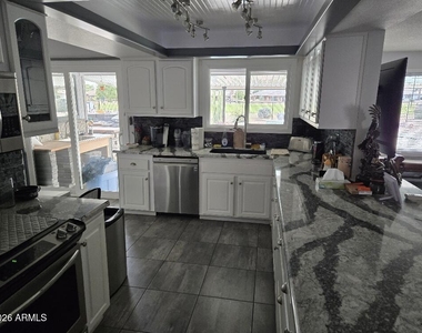 11666 N Rio Vista Drive - Photo Thumbnail 5