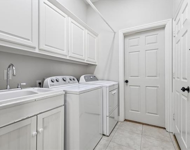 1405 Salado Drive - Photo Thumbnail 18