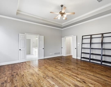 1405 Salado Drive - Photo Thumbnail 13