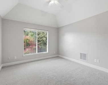 1405 Salado Drive - Photo Thumbnail 25