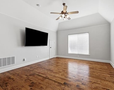 1405 Salado Drive - Photo Thumbnail 19
