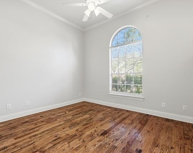 1405 Salado Drive - Photo Thumbnail 22