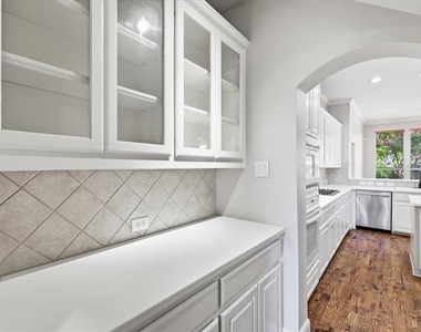 1405 Salado Drive - Photo Thumbnail 7