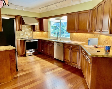 1140 Sw 15th Street - Photo Thumbnail 4