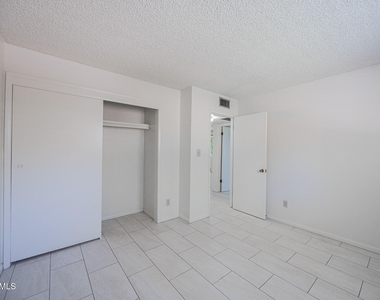 2219 W Morten Avenue - Photo Thumbnail 14