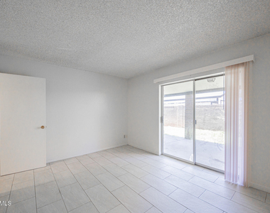 2219 W Morten Avenue - Photo Thumbnail 11