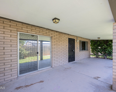 2219 W Morten Avenue - Photo Thumbnail 1
