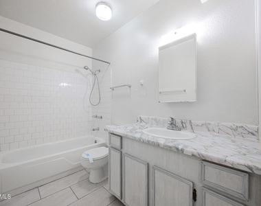 2219 W Morten Avenue - Photo Thumbnail 12