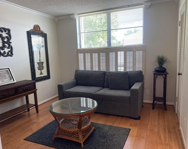 1 Royal Palm Way - Photo Thumbnail 3