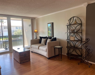 1 Royal Palm Way - Photo Thumbnail 12