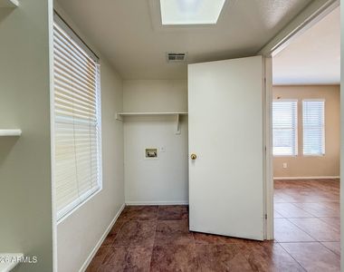 583 W Racine Loop - Photo Thumbnail 32