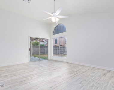 509 E Rimrock Drive - Photo Thumbnail 11