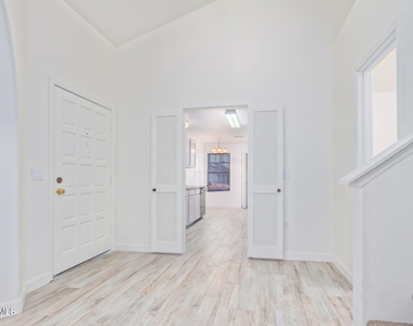 509 E Rimrock Drive - Photo Thumbnail 4