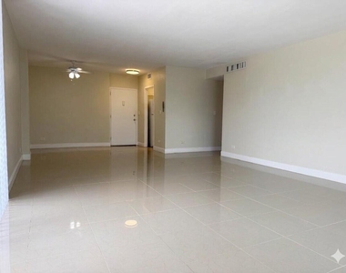2800 N Flagler Drive - Photo Thumbnail 4