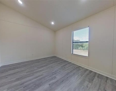 1404 Arvel Circle - Photo Thumbnail 11