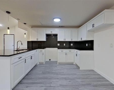 1404 Arvel Circle - Photo Thumbnail 6