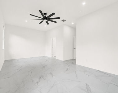 407 Bella Sol Way - Photo Thumbnail 23