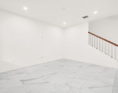 407 Bella Sol Way - Photo Thumbnail 16