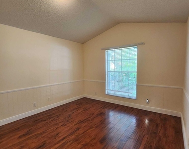 7705 Forest Green Lane - Photo Thumbnail 13