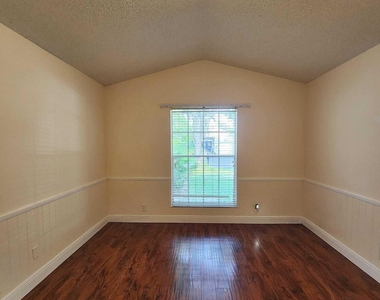 7705 Forest Green Lane - Photo Thumbnail 15